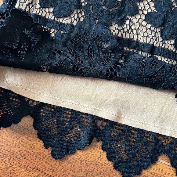 Express : Women's Black Lace Tank Top - Picture 5 of 6